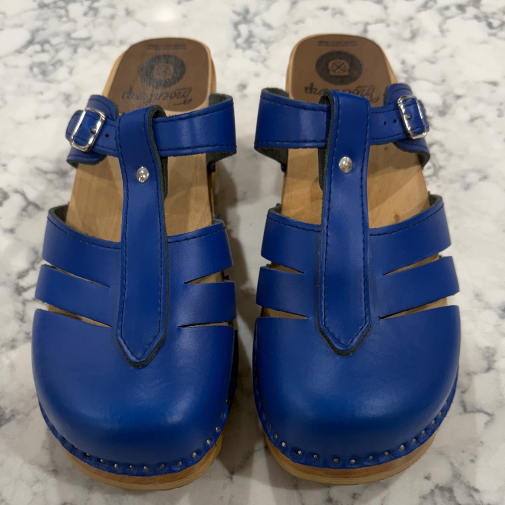 Beautiful Troentorp royal blue Leather Clogs new without tag size 42